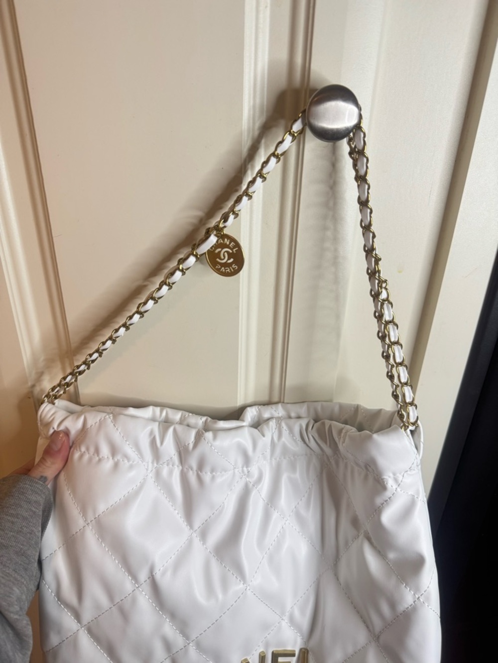 White Quilted Chain-Handle Shoulder tote Bag